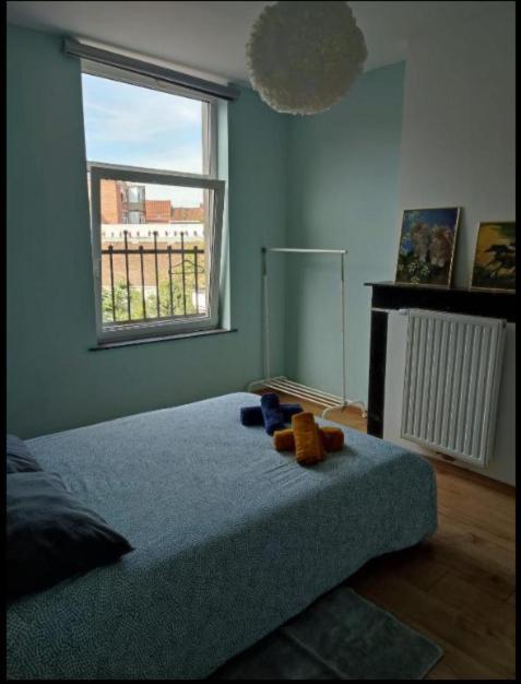 Confortable Lit Double Schaarbeek 1ere Etage Cle Normal Habitación en casa particular *